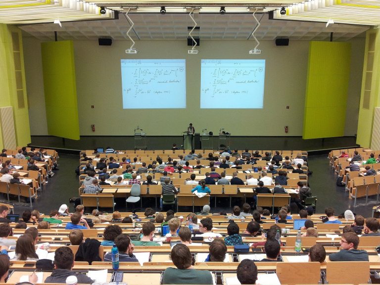 university-g84b562681_1920