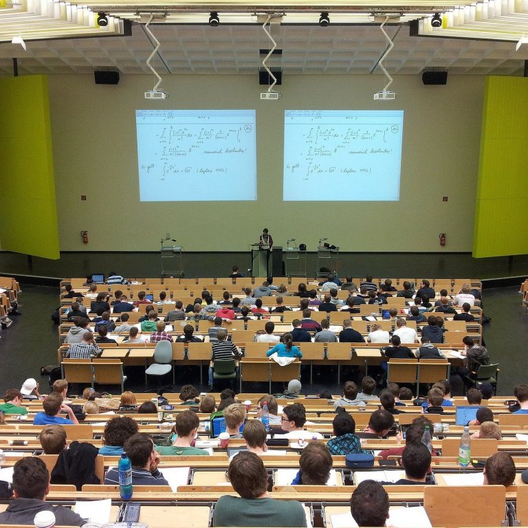 university-g84b562681_1920
