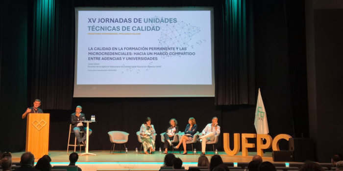 Javier Oliver, director general de la AVAP, en la ponencia sobre calidad en la formación permanente y microcredenciales durante las XV Jornadas de Unidades Técnicas de Calidad en la Universidad Fernando Pessoa Canarias (UFPC).